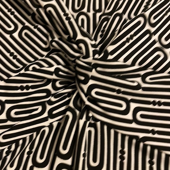 Laundry by Shelli Segal Los Angeles. Black & white pattern. Size 12 - Picture 3 of 3